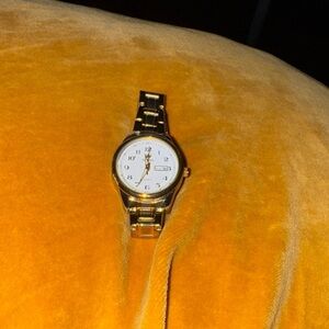 NWOT OLEVS Quartz Women’s Watch